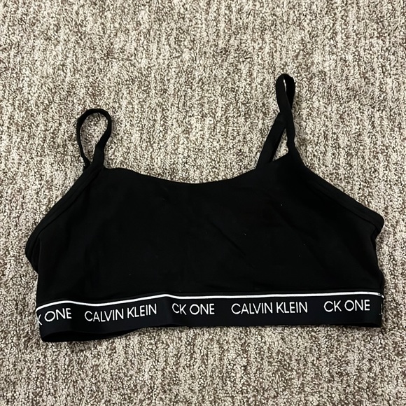 Calvin Klein black sports bra - Picture 1 of 3